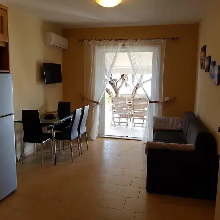 Beachfront Housel Ab4g